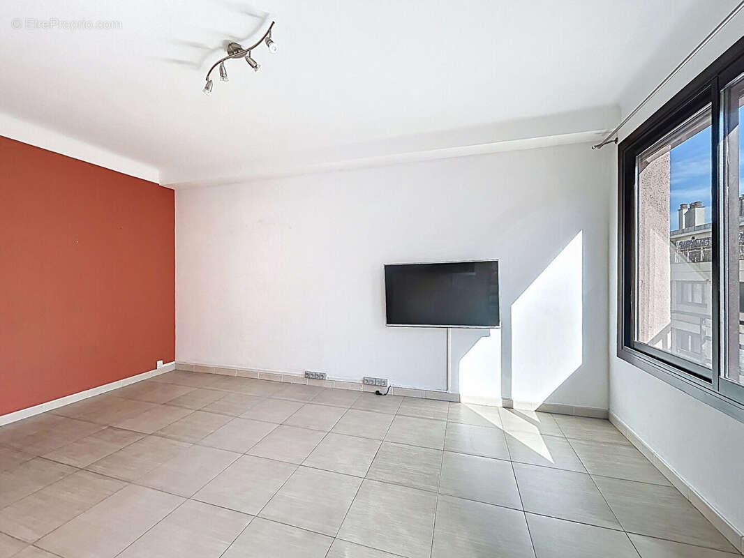 Appartement à MARSEILLE-5E