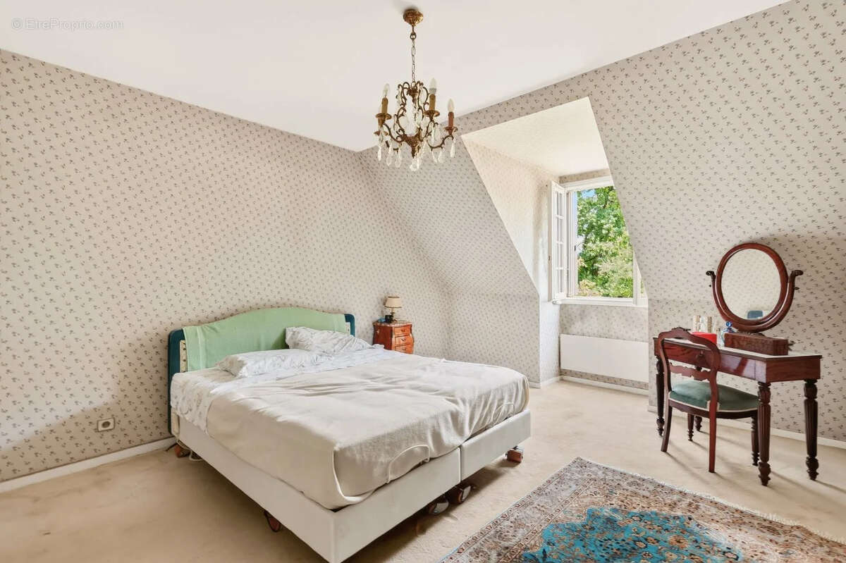 Les loges-en-josas - Belle Maison de 190m2 sur un terrain de 1225m2 - photo 5
