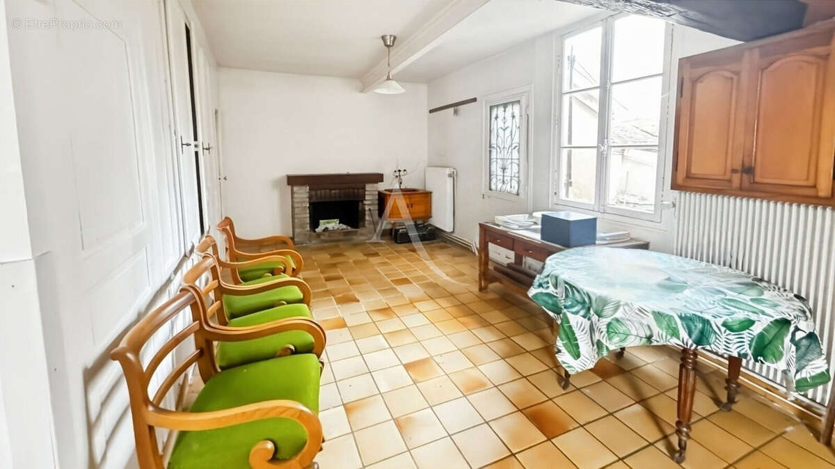 Maison à SAINT-SULPICE-DE-FAVIERES