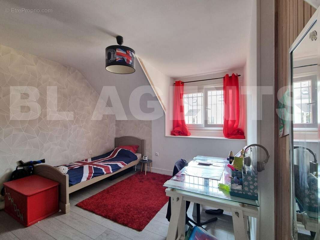 1000020548 (1) - Maison à LIEUSAINT