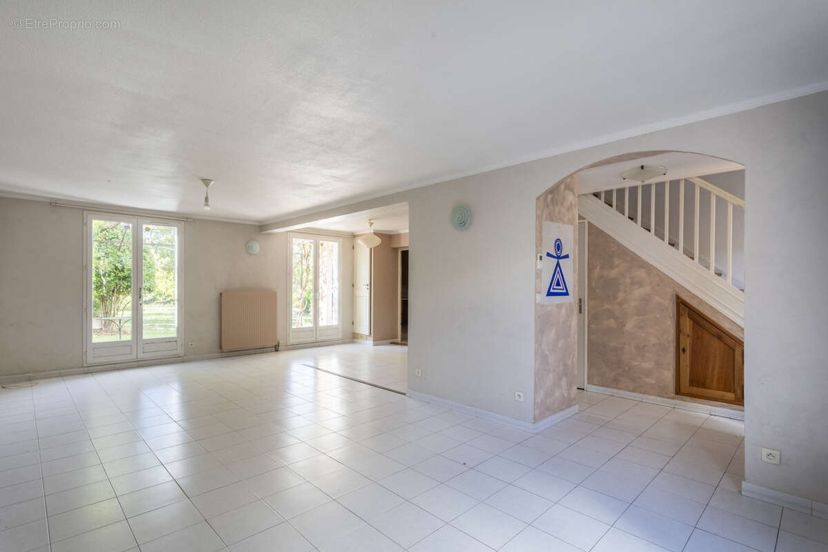 Maison à SIMIANE-COLLONGUE