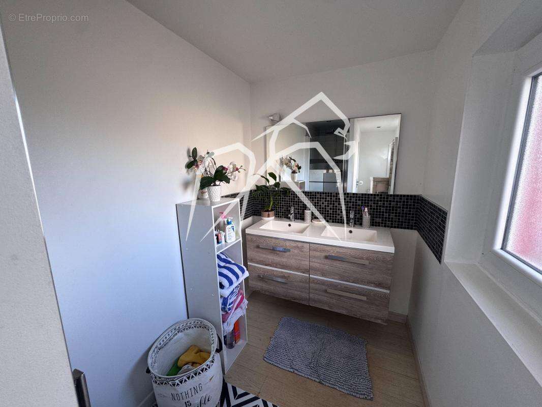 Maison à SAINT-PIERRE-DE-VARENGEVILLE