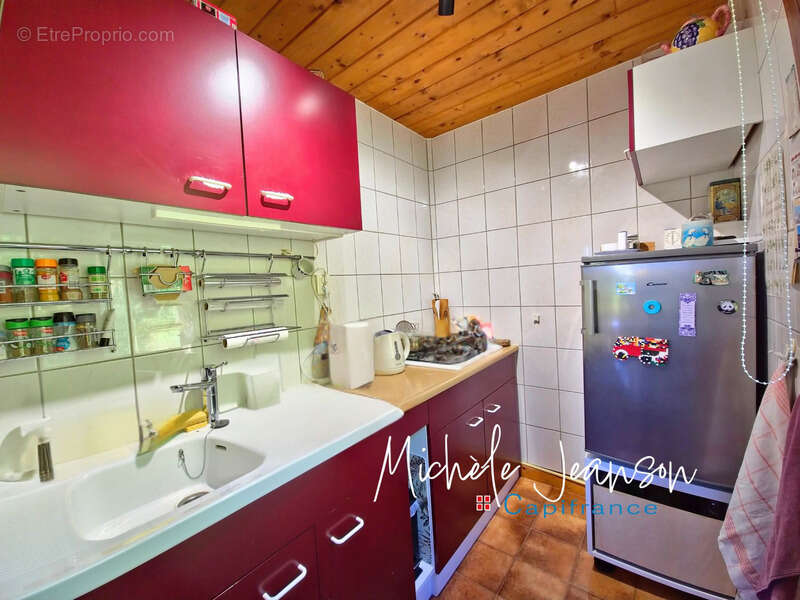 Maison à SAINT-GEORGES-DES-HURTIERES