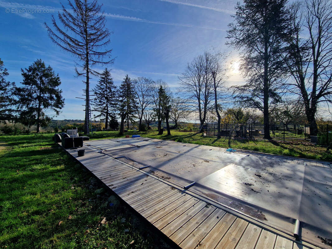 Maison à SAINT-QUENTIN-DE-CHALAIS
