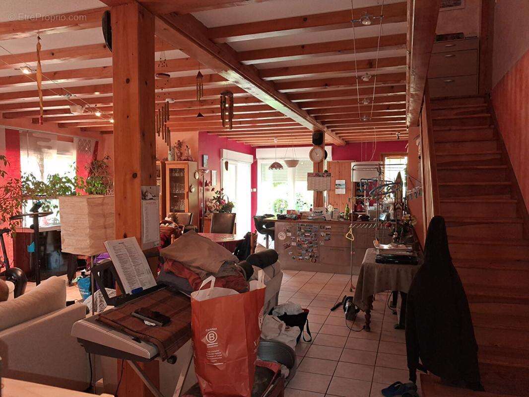 Coubon(43), maison de 240 m2 habitables, 4 chambres sur 1440 m2 de terrain - photo 2