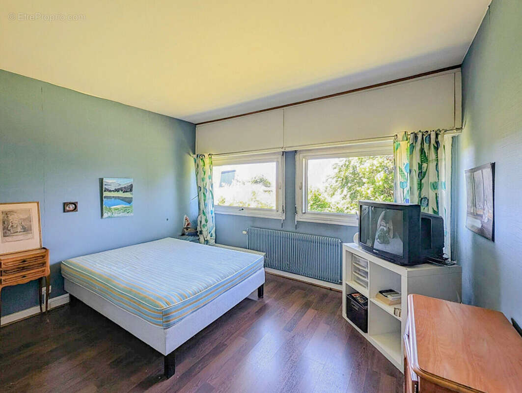 Maison à PUGNY-CHATENOD