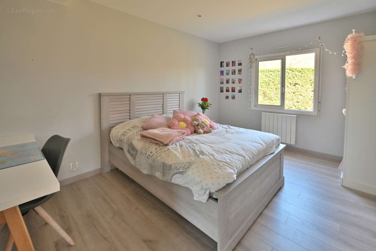 Maison à SAINT-JEAN-D'ILLAC