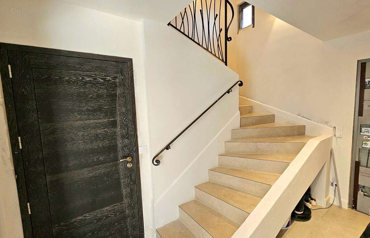 Claviers , Var . Villa contemporaine avec vue dégagée, piscine et terrain de 5800 m² - photo 13