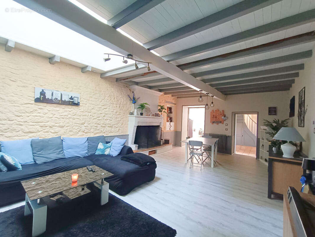 Maison à CHERVES-RICHEMONT