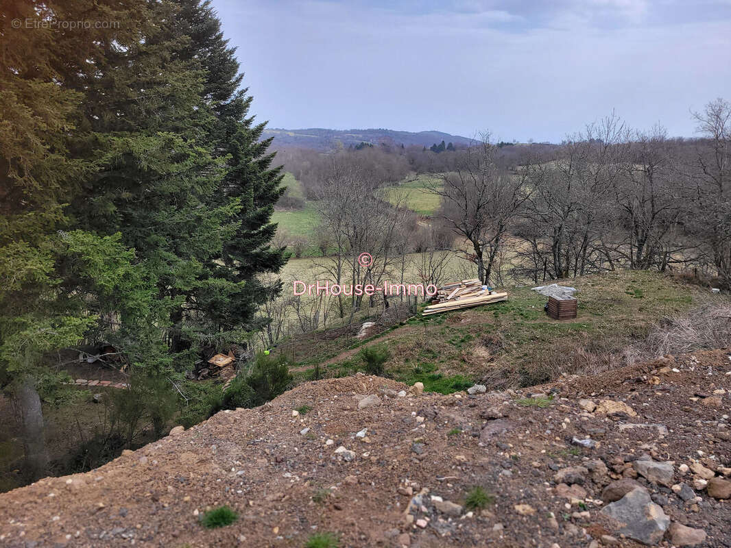 Terrain à CHARBONNIERES-LES-VARENNES