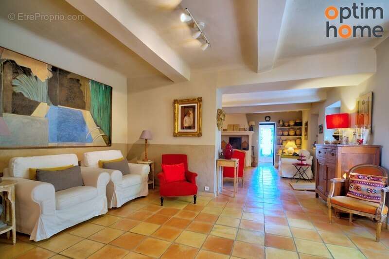 Aix-en-Provence - Superbe Mas Provençal T7 du 18ème Siècle de 275 m² entièrement rénové, sur 6000 m² de terrain, au calme et san - photo 15