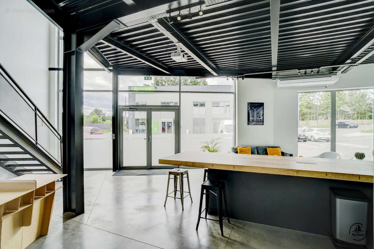 Commerce à LA FOUILLOUSE