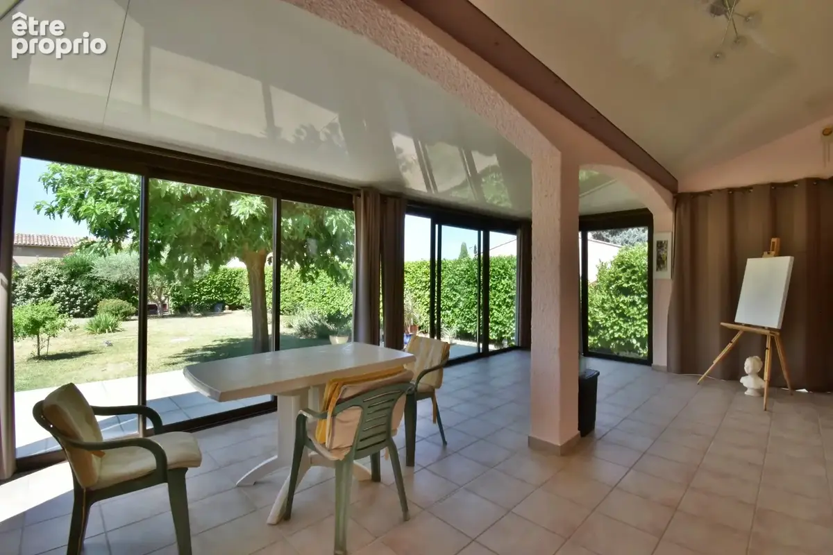 CARREFOUR BLÉONE-DURANCE – Villa traditionnelle de plain-pied en parfait état avec véranda, jardin et garage - photo 3