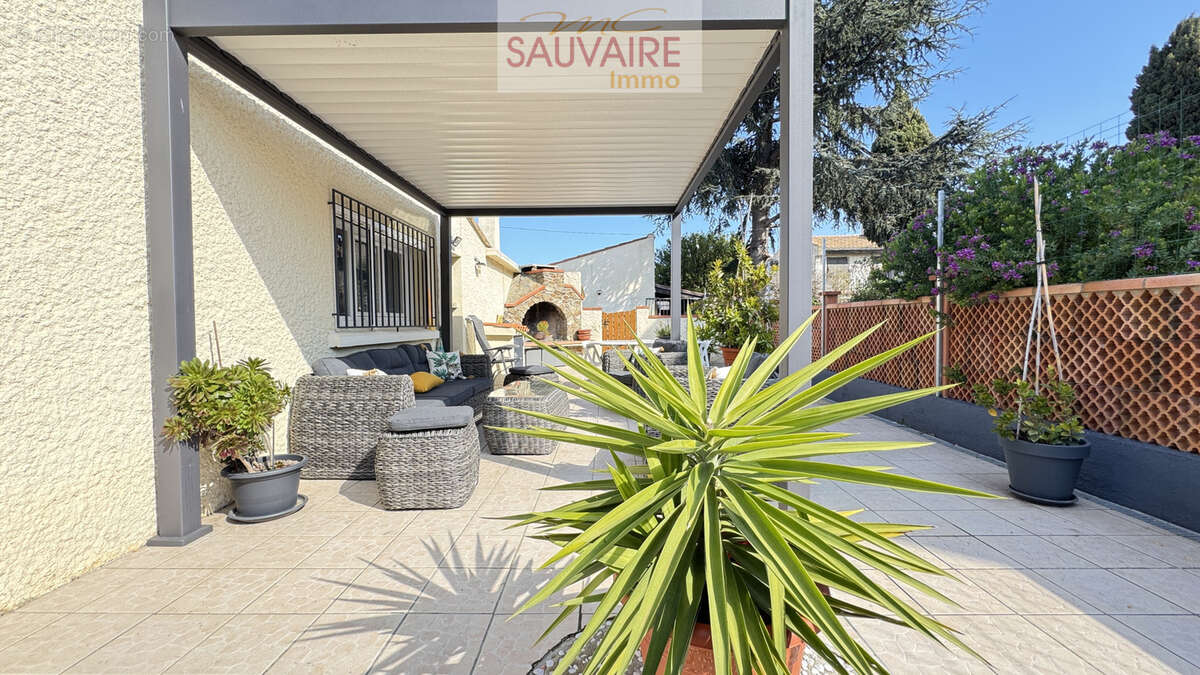 Maison à SAINT-LAURENT-DE-LA-SALANQUE