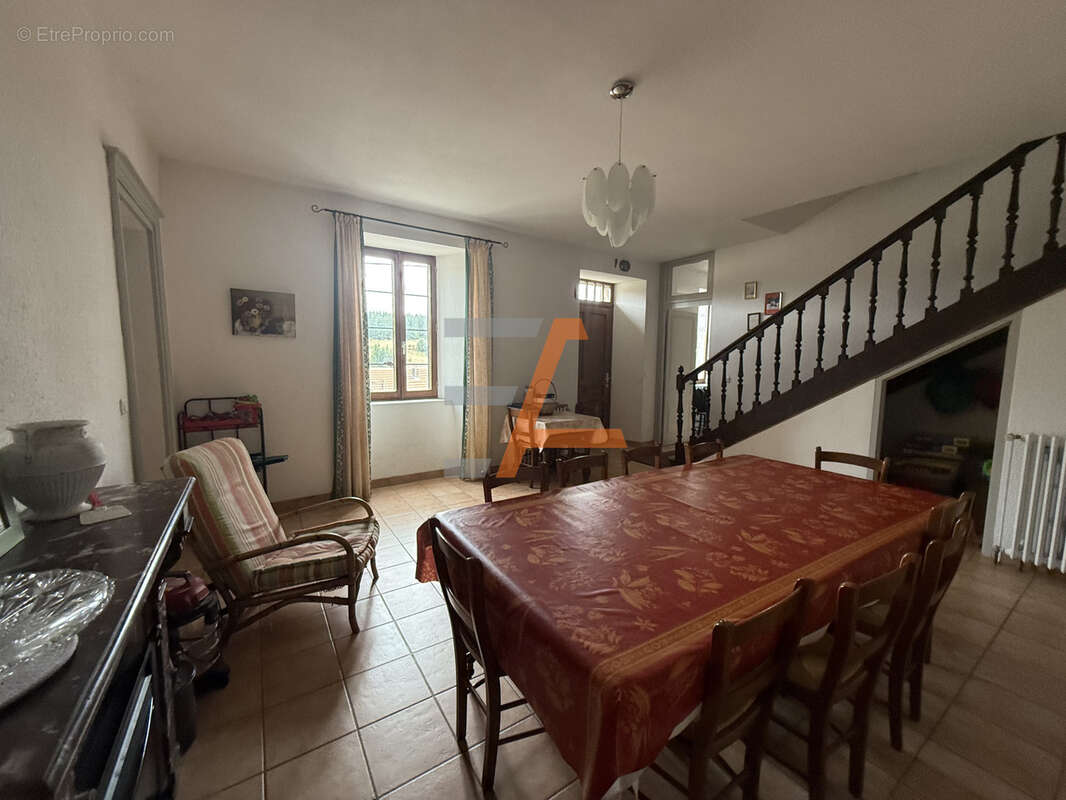 Maison à LACHAPELLE-GRAILLOUSE