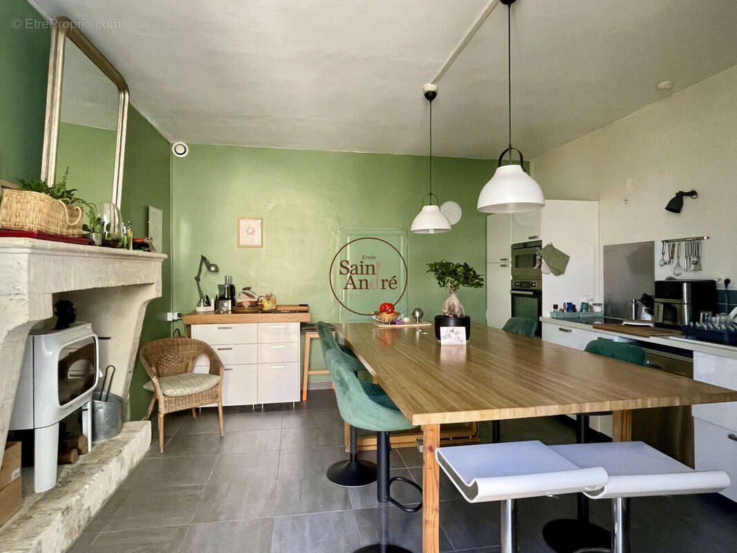 Maison à CHATEAUNEUF-SUR-CHARENTE