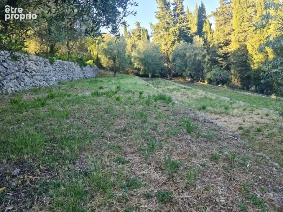 Terrain à VALBONNE