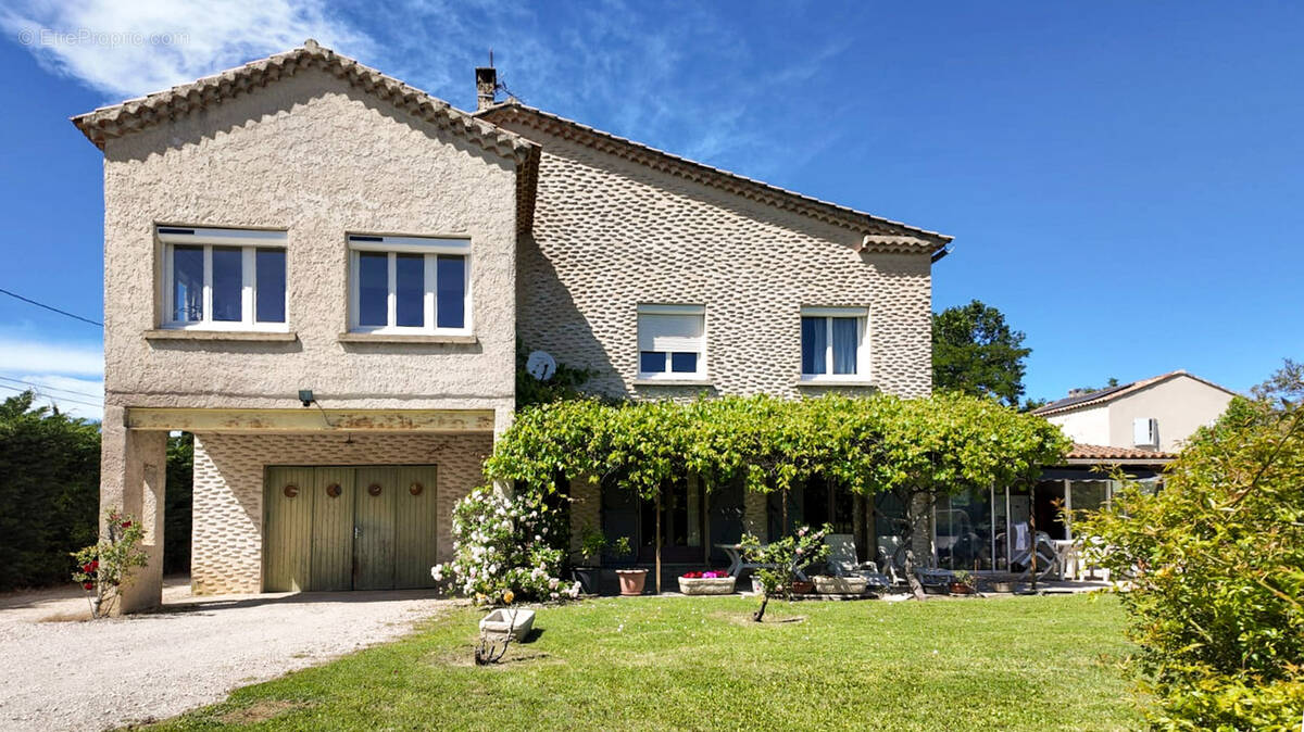 Maison à PERNES-LES-FONTAINES