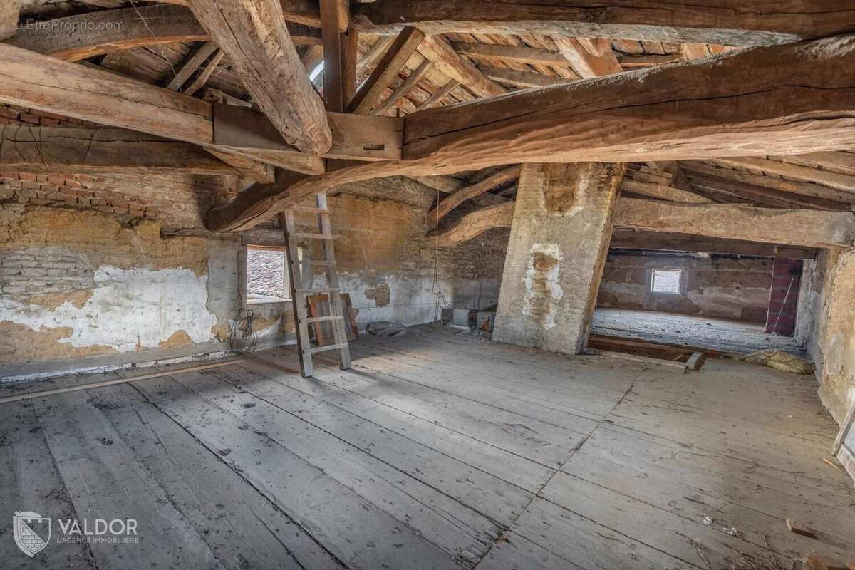 Maison à MOGNENEINS