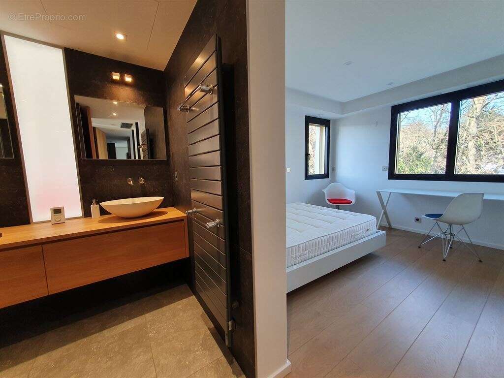 Appartement à VILLE-D'AVRAY