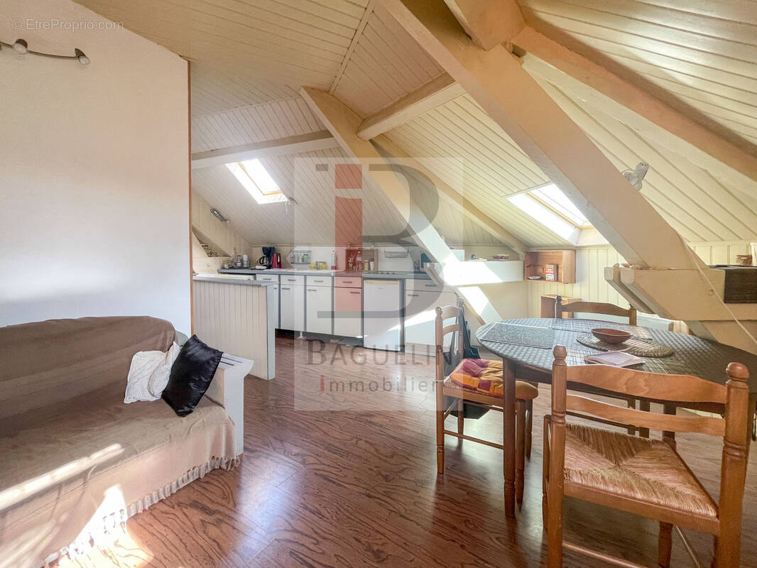 Appartement à FOURAS