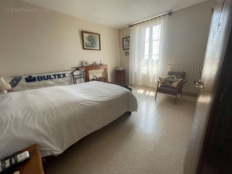 Maison à LA CELLE-DUNOISE