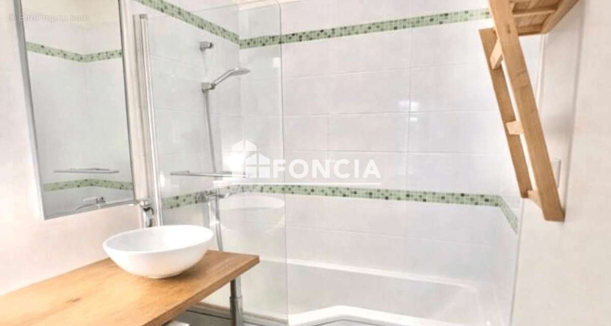 Appartement à COURBEVOIE