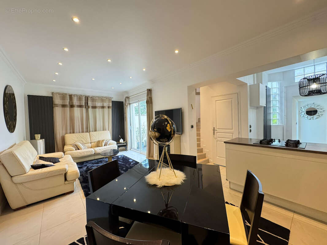 Maison à SAINT-MAUR-DES-FOSSES