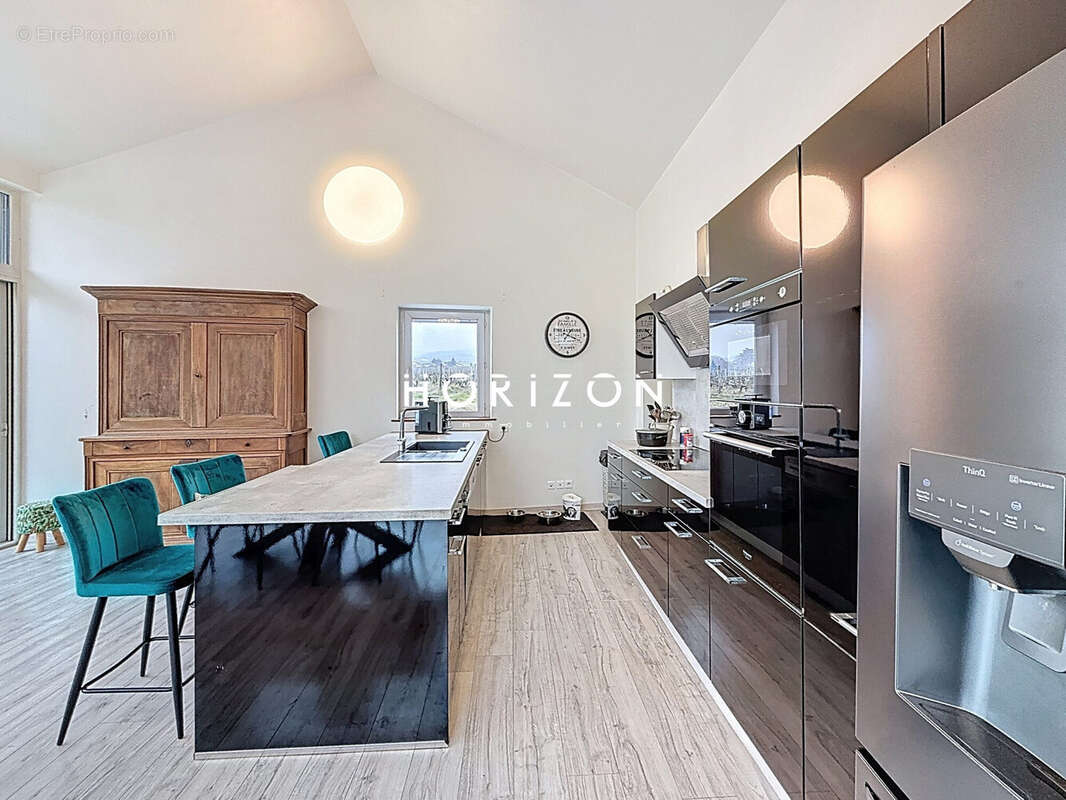 Maison à ROMANECHE-THORINS