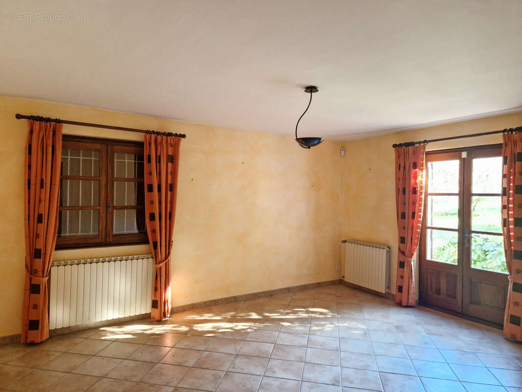 Maison à AUBRES