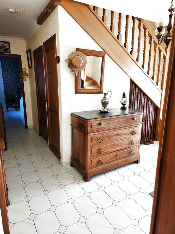 Maison à SAINT-JULIEN-LES-ROSIERS