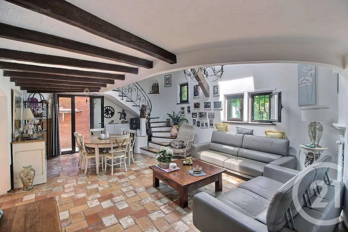 Maison à ROQUEFORT-LES-PINS