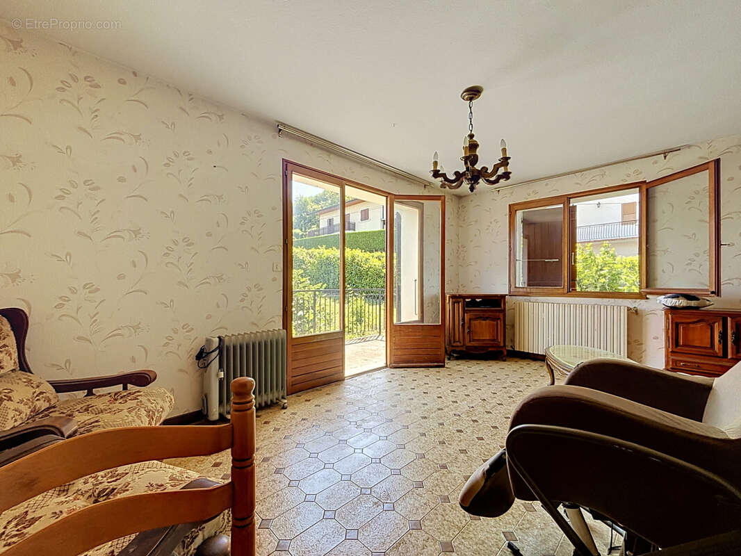 Rumilly - Maison de 115m2 - à rénover sur une parcelle de 1200m2 - photo 8
