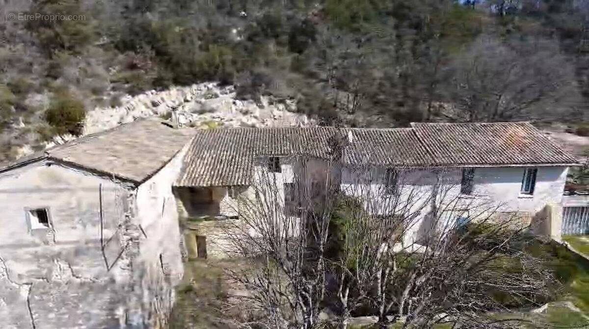 Maison à ENTRECHAUX
