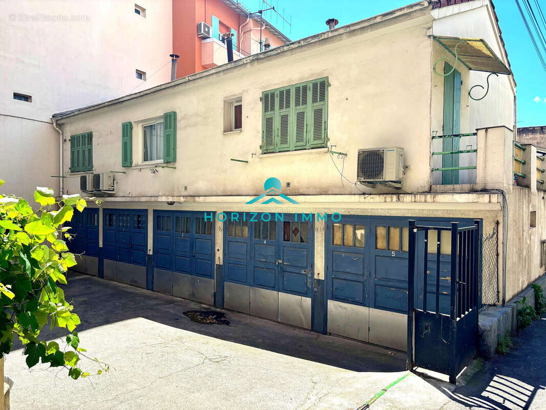 Appartement à SAINT-LAURENT-DU-VAR