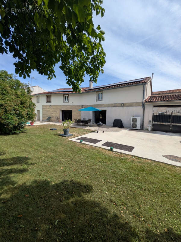 Maison à SALIGNAC-SUR-CHARENTE
