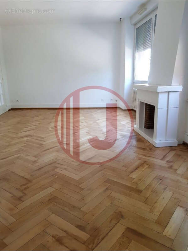 Mulhouse Rue Josué Hofer - Appartement spacieux de 144 m2 avec 7 pièces dont 5 chambres - photo 2