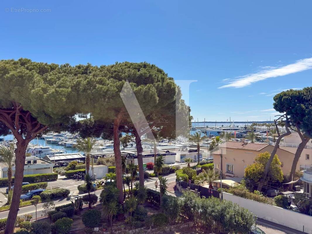 Appartement à VALLAURIS