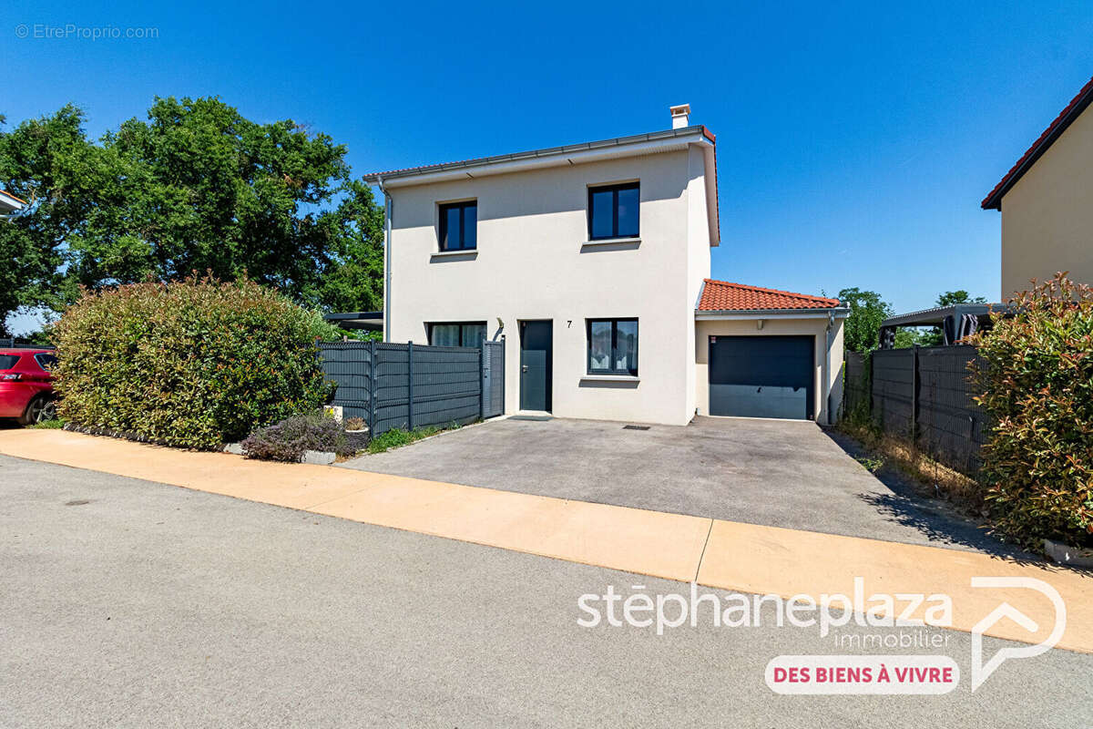 Maison individuelle de 2021 à AMBERIEUX-EN-DOMBES : 110m², 3 chambres + espace bureau/jeux, garage et terrain - photo 2