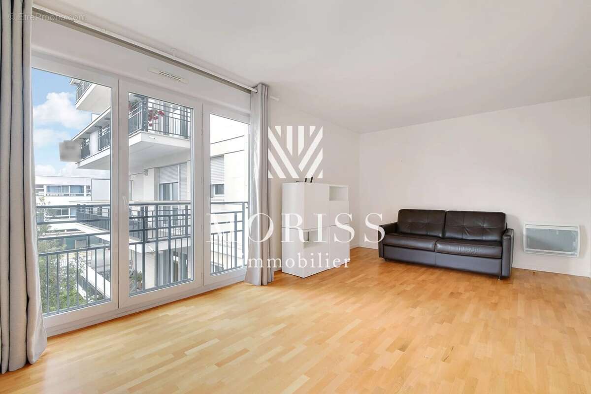Appartement à COURBEVOIE