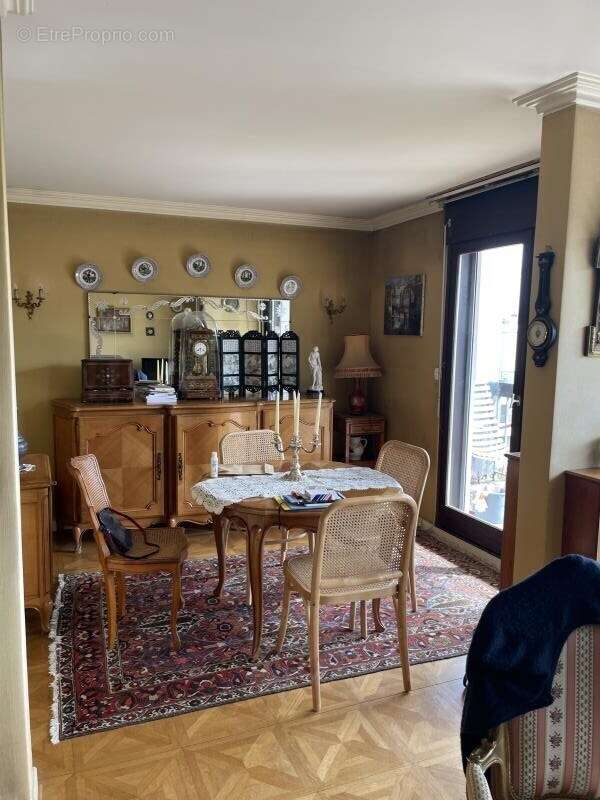 Appartement à COURBEVOIE