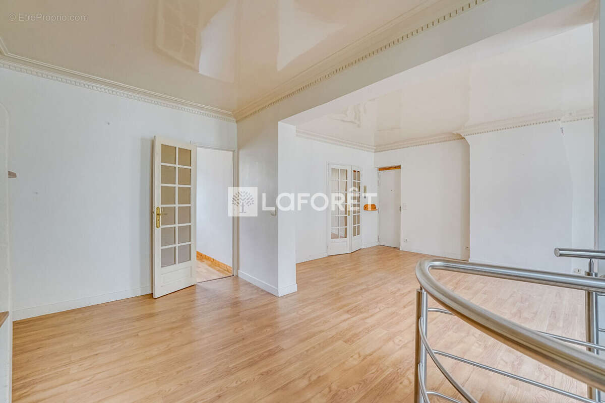 Paris 14? ? Pernety  Appartement familial en duplex de 6 pièces avec fort potentiel - photo 2