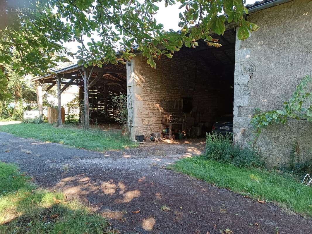 Charmante maison en pierre de 4 chambres dans un quartier paisible - photo 15