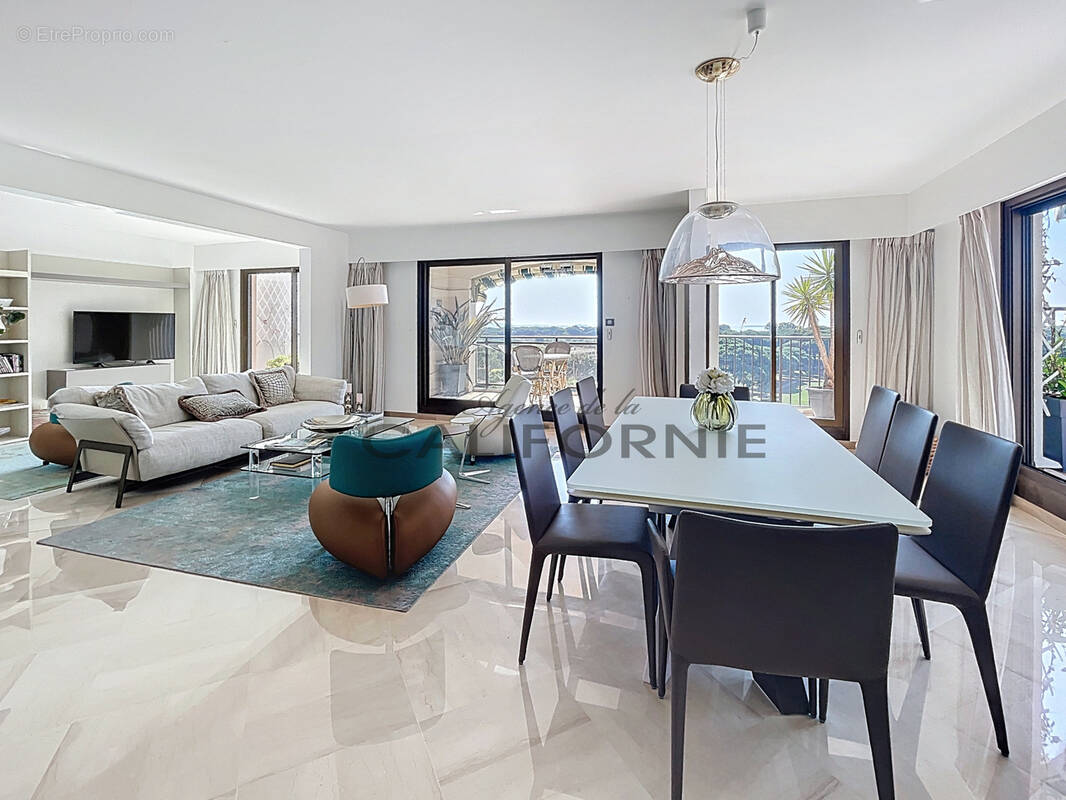 Appartement à MANDELIEU-LA-NAPOULE