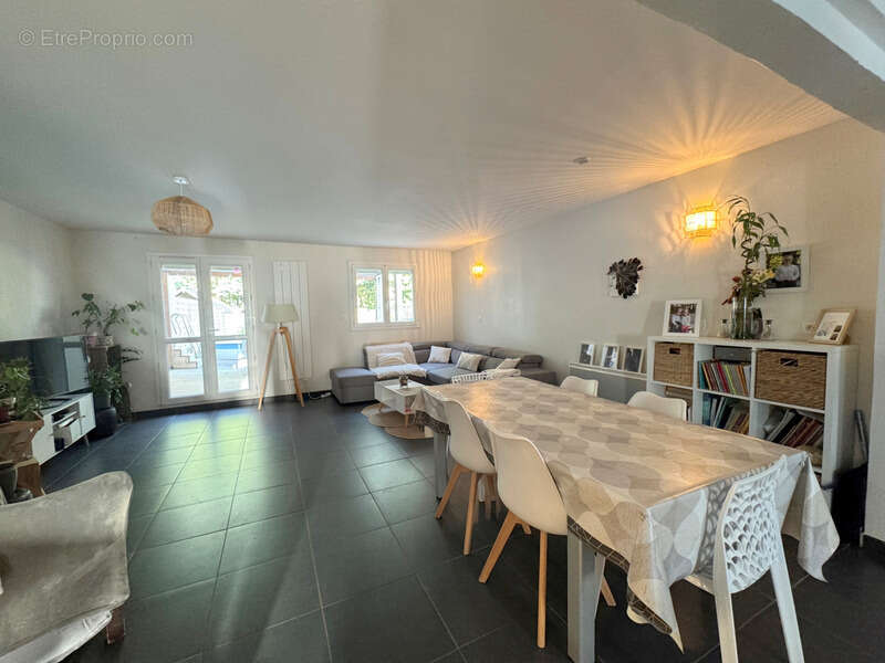 Maison à PELLOUAILLES-LES-VIGNES