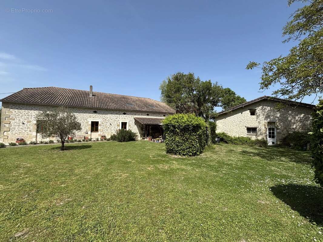 Maison à LAUZUN