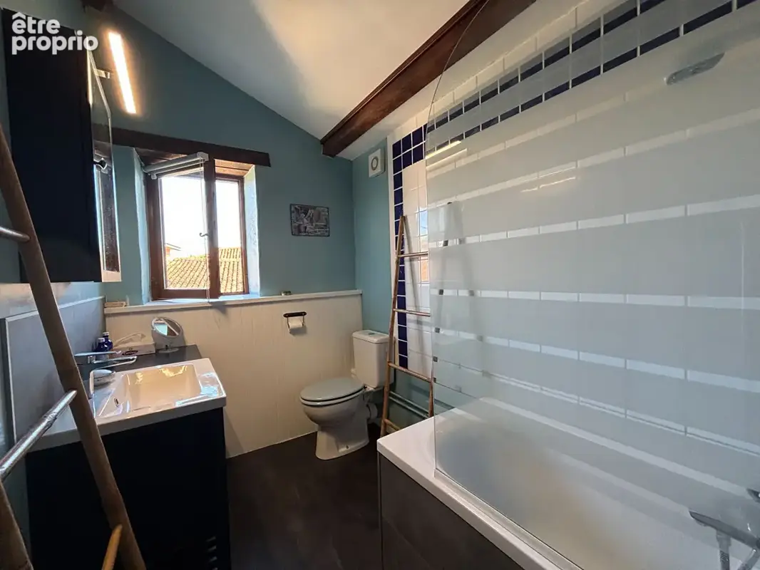 Charmante maison de caractère rénovée avec  4 chambres, grange et jardin arboré - photo 14