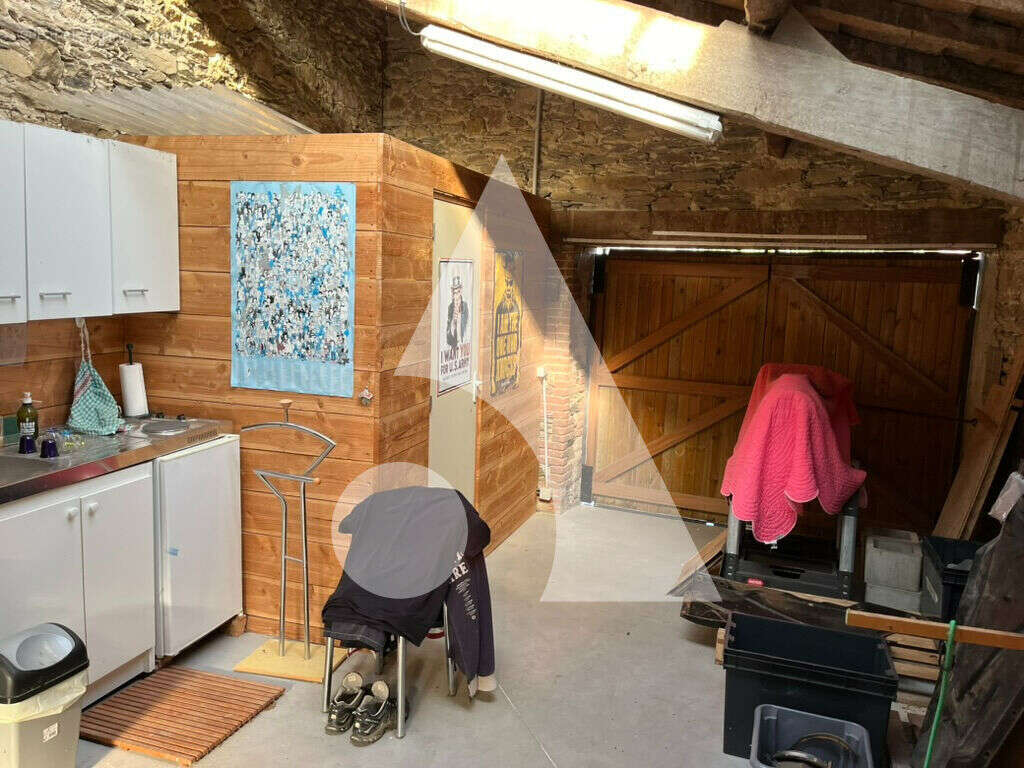 Autre à LA CHAIZE-LE-VICOMTE