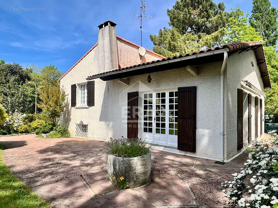 Maison à VAUX-SUR-MER