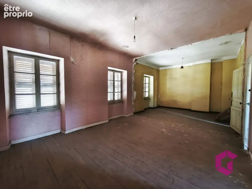 SPECIAL INVESTISSEURS ! Immeuble  composé de deux appartements à rénover et un local commercial avec locataire - photo 5